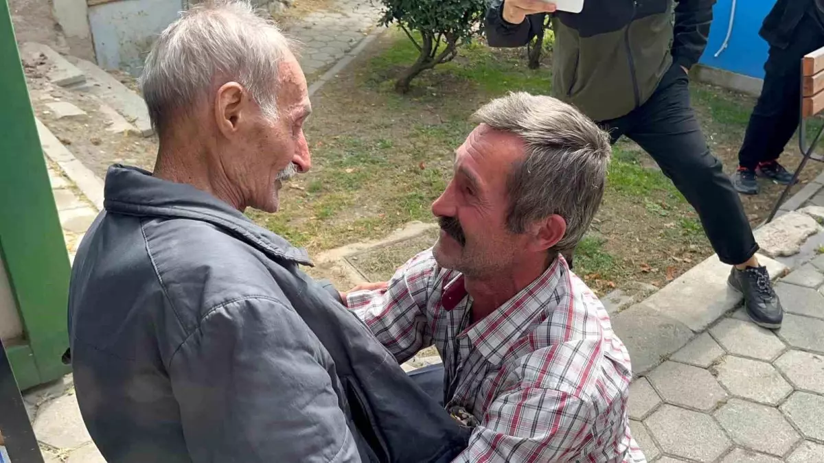 47 Yıl Sonra Kardeşine Kavuştu