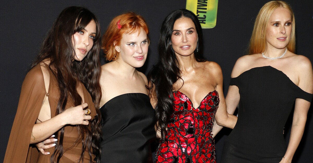 Demi Moore, yeni filmini 3 kızıyla birlikte tanıttı
