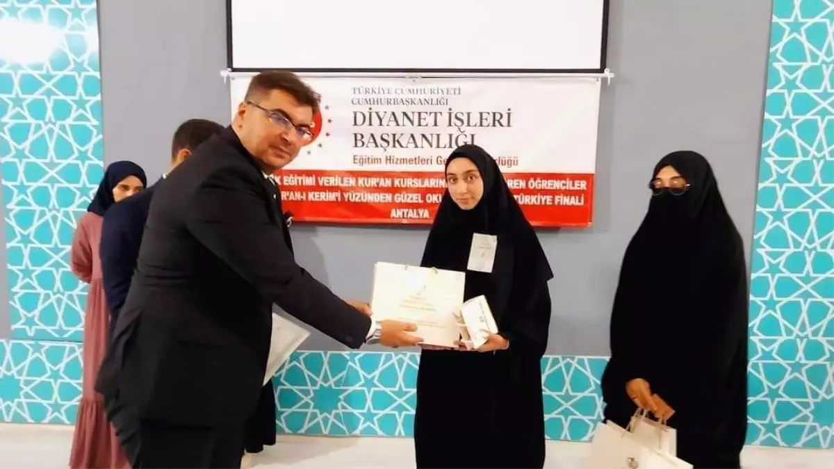 Antalya’da Kur’an Yarışması: Elazığlı Öğrenci 3. Oldu