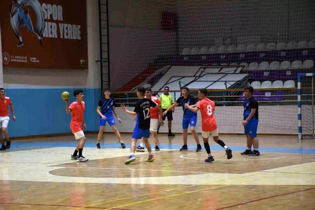 Afyonkarahisar’da Okul Sporları Müsabakaları Başladı