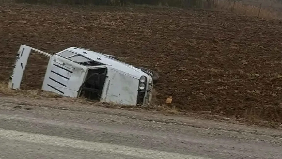 Denizli’de feci kaza: Kontrolden çıkan otomobil şarampole uçtu!